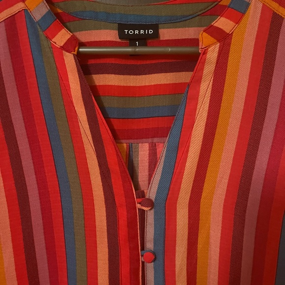 EUC Torrid sleeveless button up top multicolored stripes size 1 - Picture 5 of 5